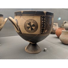 Sun cross, Skyphos with geometric painted decoration